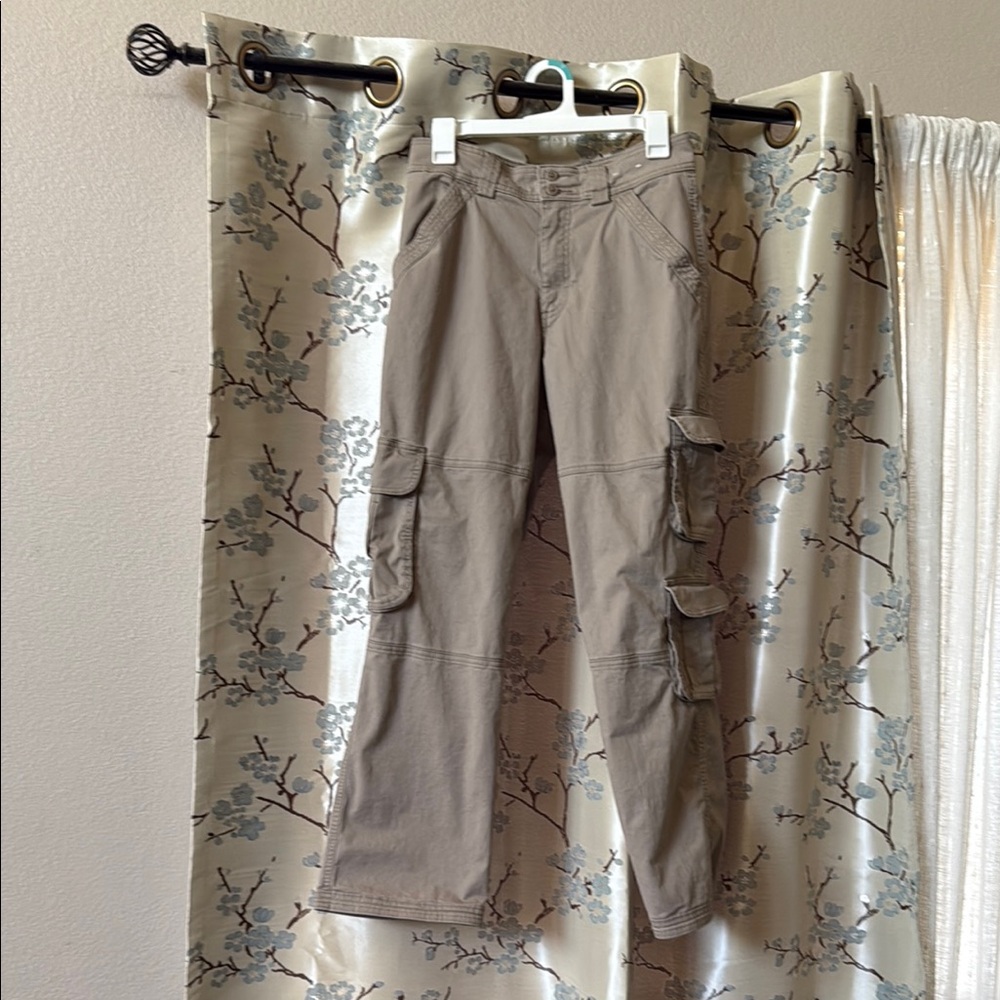 Women’s Tan Cargo Pants Abercrombie and Fitch